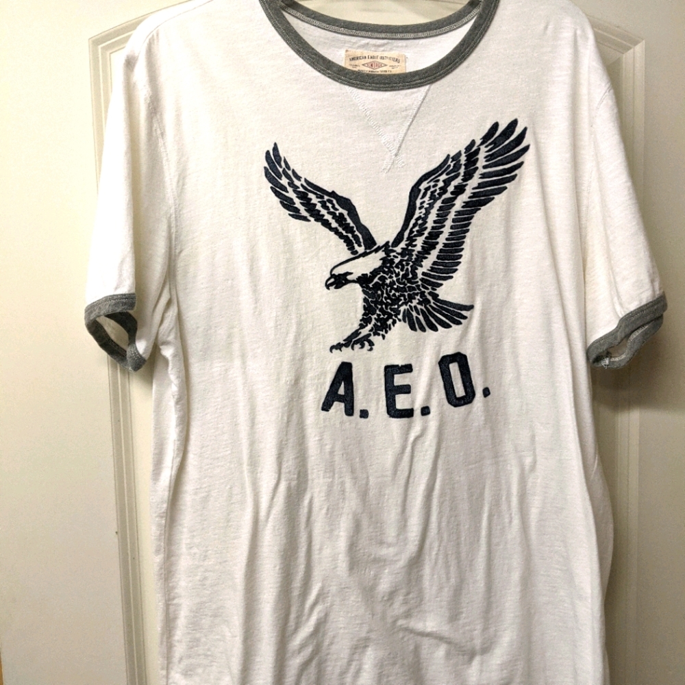 American eagle white t-shirt